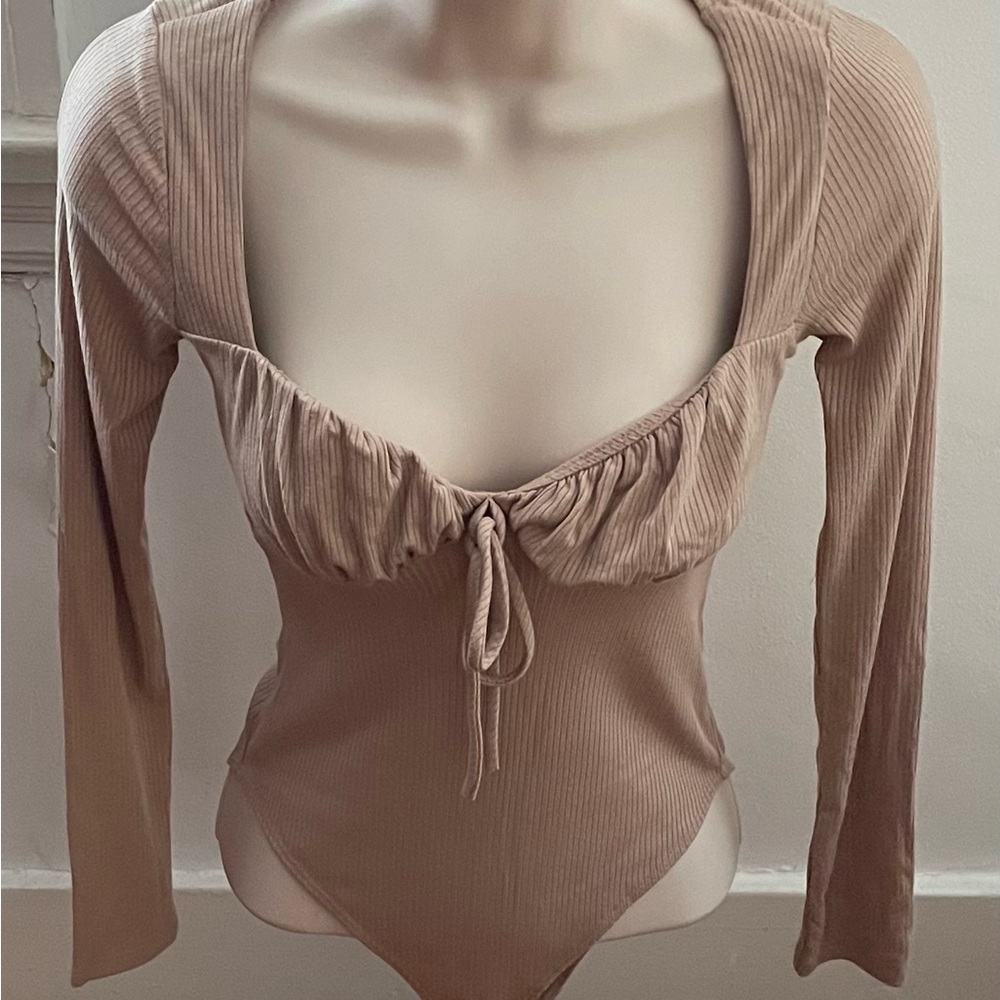Mixed Threads Los Angeles tan ribbed long sleeve sweetheart neckline bodysuit XS